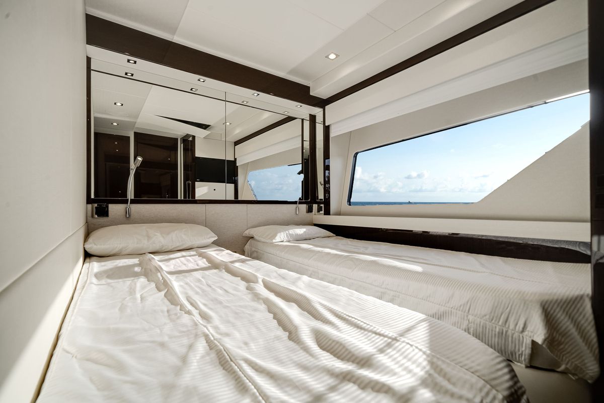 2019 Sunseeker 76 