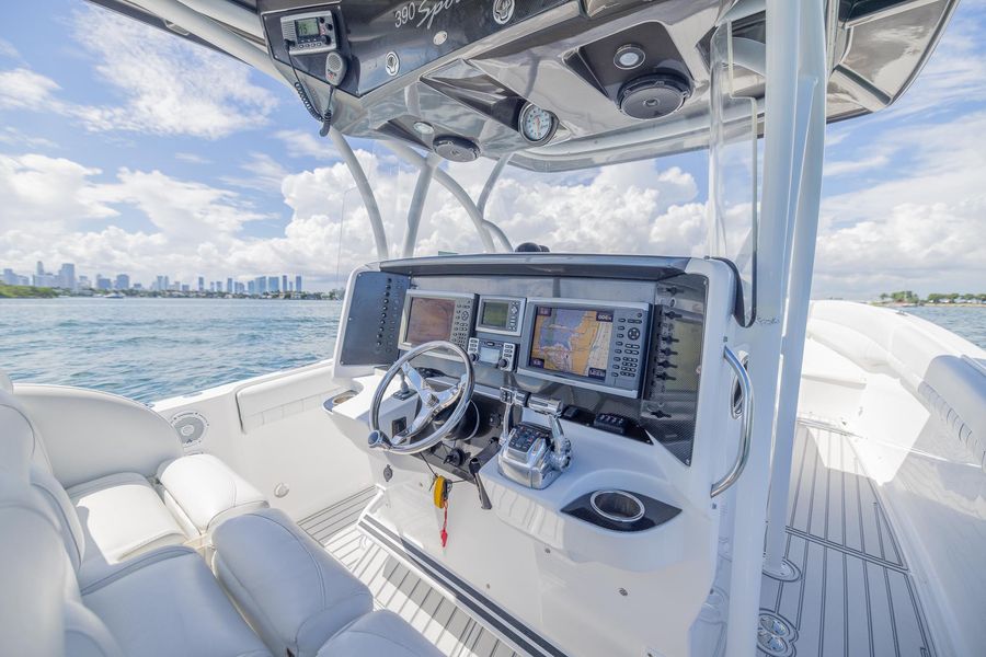 2013 Nor-Tech 390 Center Console