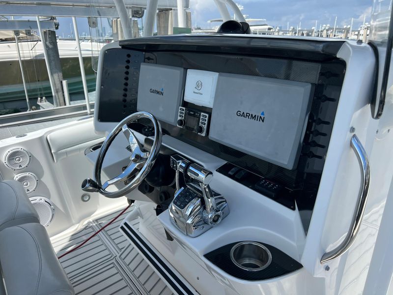 2013 Nor-Tech 390 Center Console