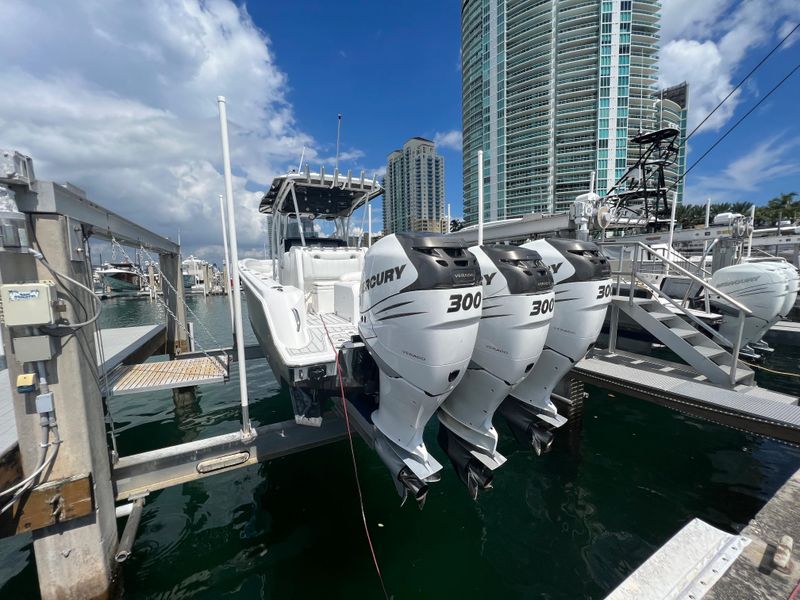 2013 Nor-Tech 390 Center Console