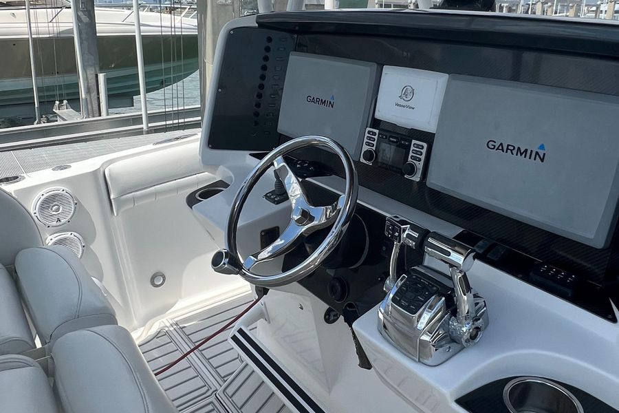 2013 Nor-Tech 390 Center Console