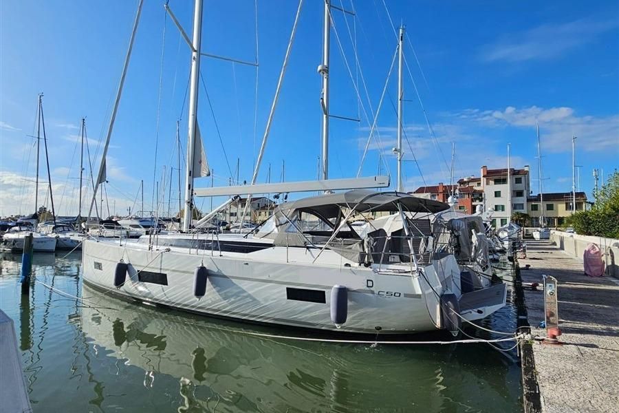 2023 Bavaria 52 