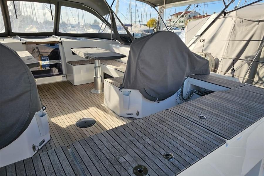 2023 Bavaria 52 
