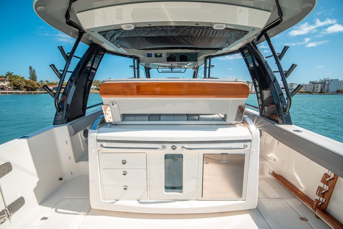 2023 Boston Whaler 42 
