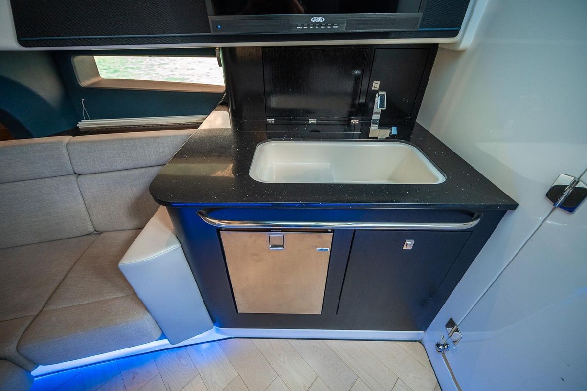 2023 Boston Whaler 42 