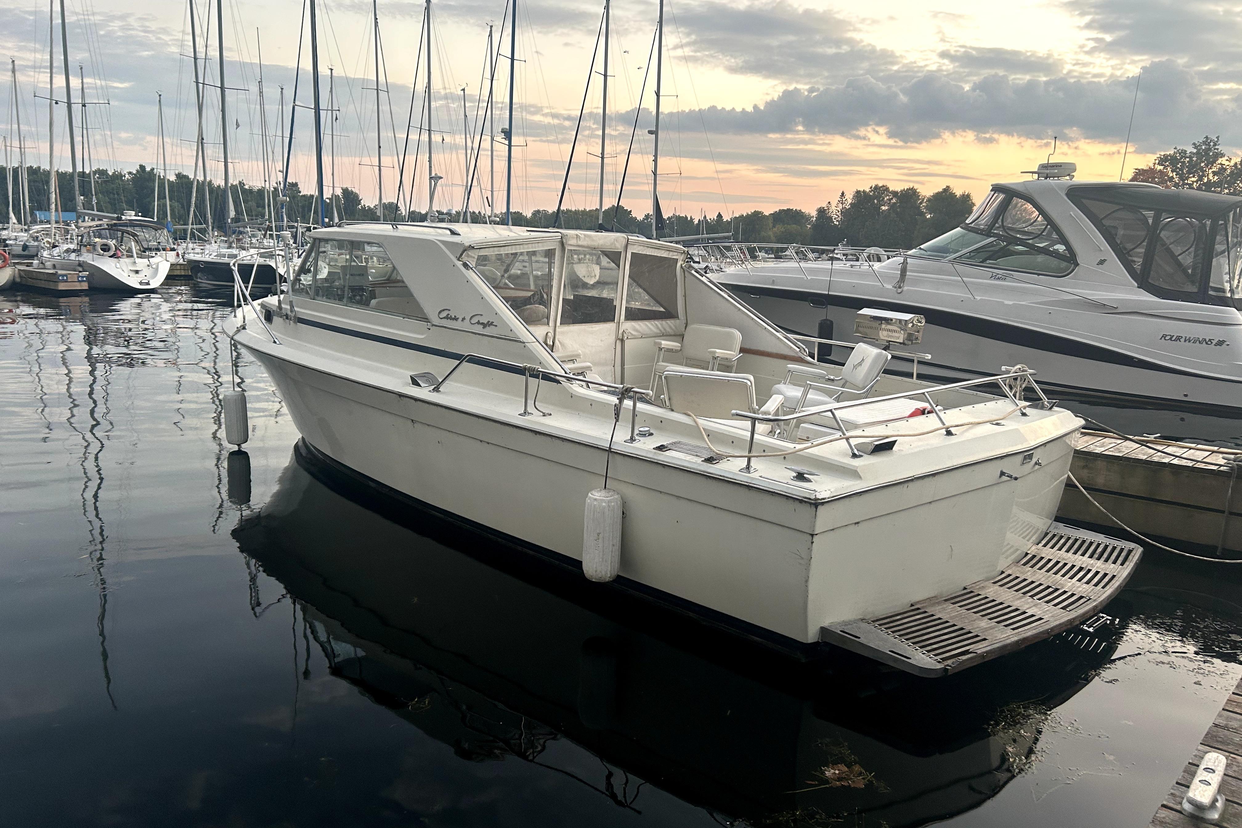 Chris-Craft 315 Commander