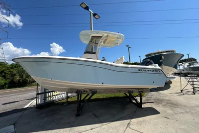 Grady-White Fisherman 216