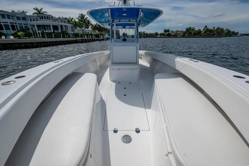  Yacht Photos Pics 2015 Bahama 41 boat on water, featuring spacious deck and sleek design.