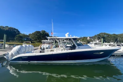 Pursuit S 428 Sport