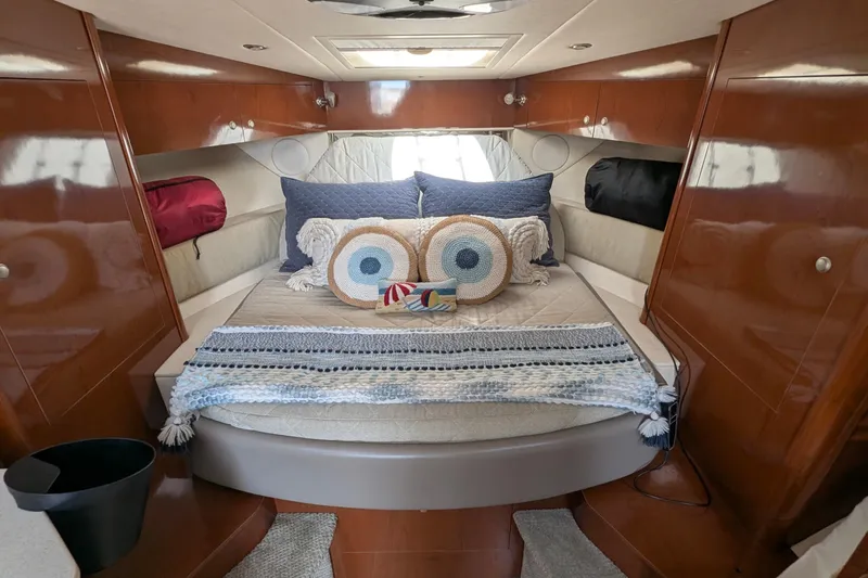Fansea Yacht Photos Pics Luxurious cabin interior of 2009 Sea Ray 350 Sundancer yacht with cozy bedding.