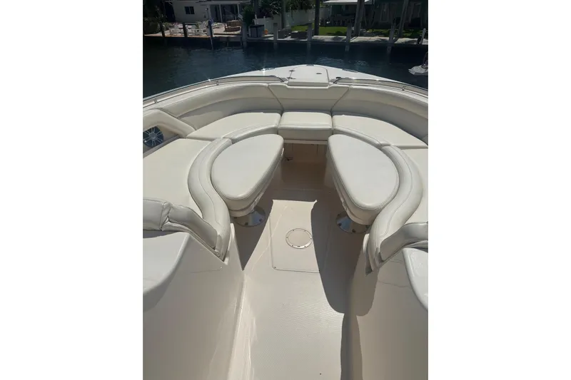 V5 Yacht Photos Pics 2019 Grady-White Freedom 375 boat with spacious seating area and elegant design.