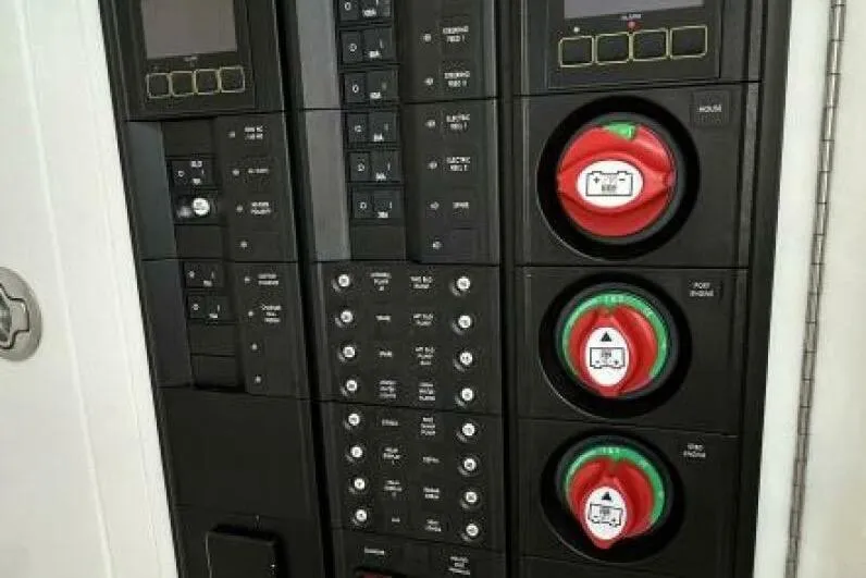 On Mute Yacht Photos Pics 2021 Valhalla Boatworks V-33 Center Console