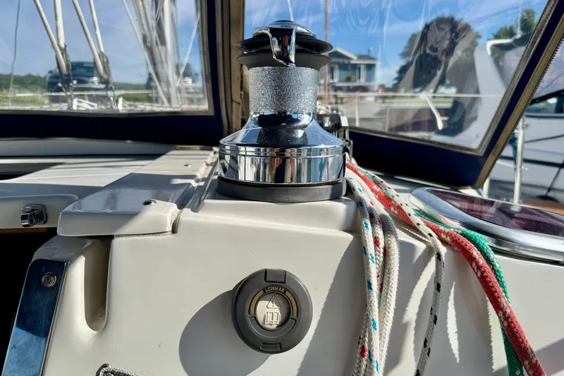 Ostrich Yacht Photos Pics Close-up of a 2004 Catalina 42 MkII sailboat winch with colorful ropes.