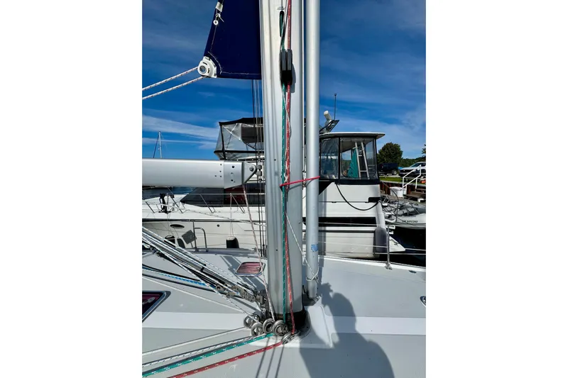 Ostrich Yacht Photos Pics 2004 Catalina 42 MkII sailboat mast and rigging in marina setting.