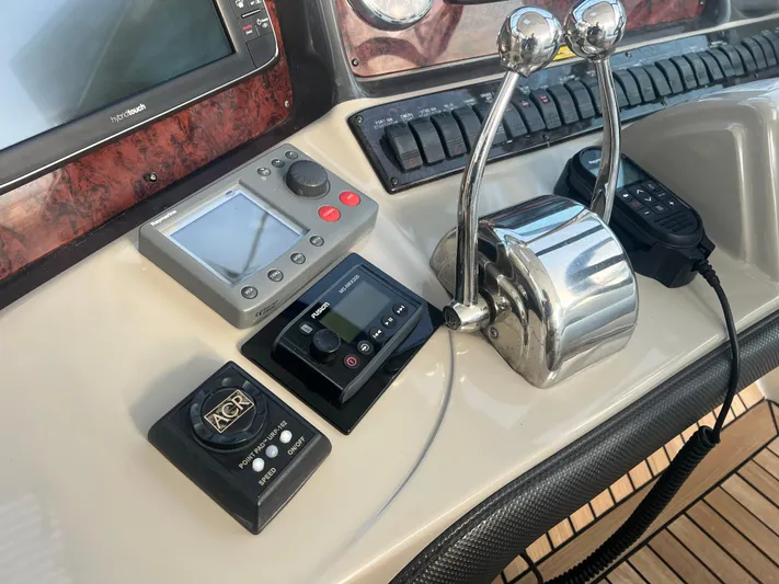 Desert Dream Yacht Photos Pics Control panel of a 2007 Sea Ray 40 Sundancer boat with navigation equipment.