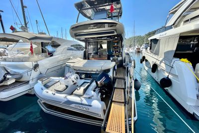 Yacht
