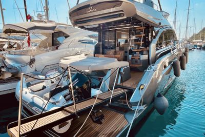 Yacht
