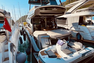 Yacht