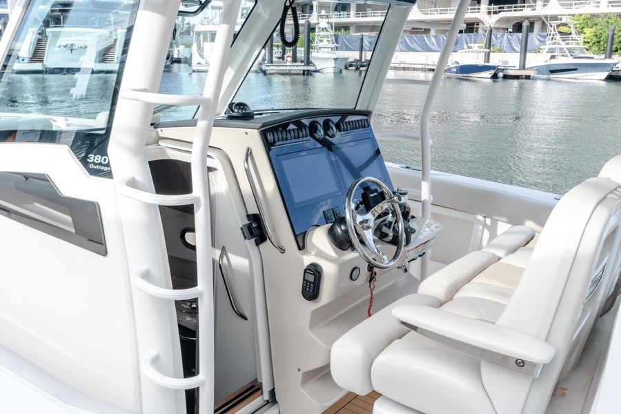 2022 Boston Whaler 38 outrage