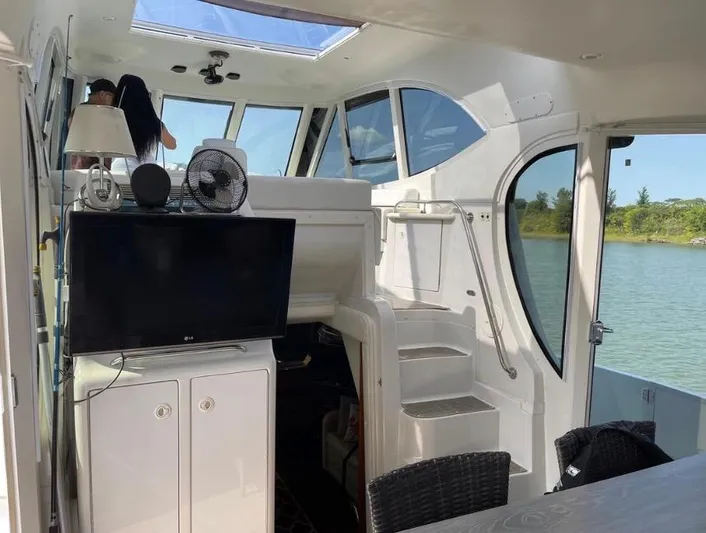  Yacht Photos Pics Interior of 2000 Carver 506 Motor Yacht with TV, fan, and seating area.