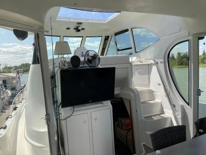  Yacht Photos Pics Interior of 2000 Carver 506 Motor Yacht with TV, fan, and seating area.