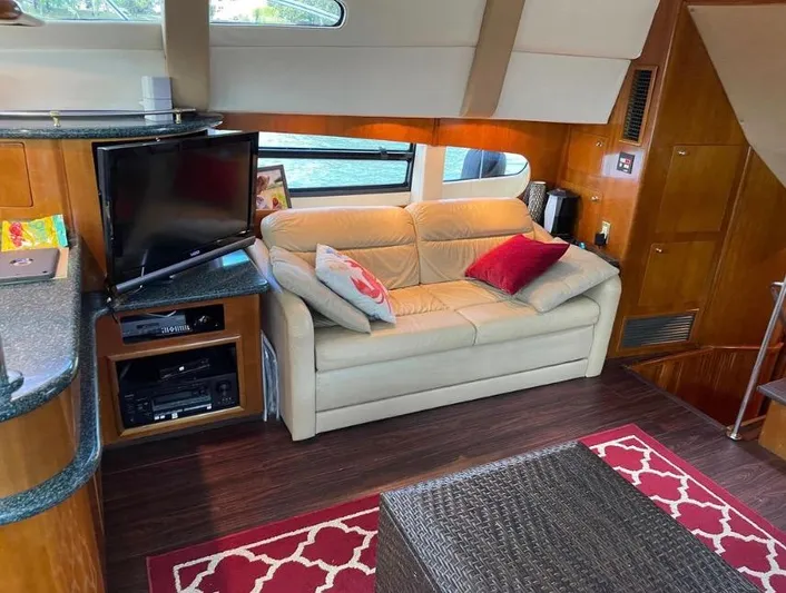  Yacht Photos Pics Interior of 2000 Carver 506 Motor Yacht with cozy seating and entertainment area.