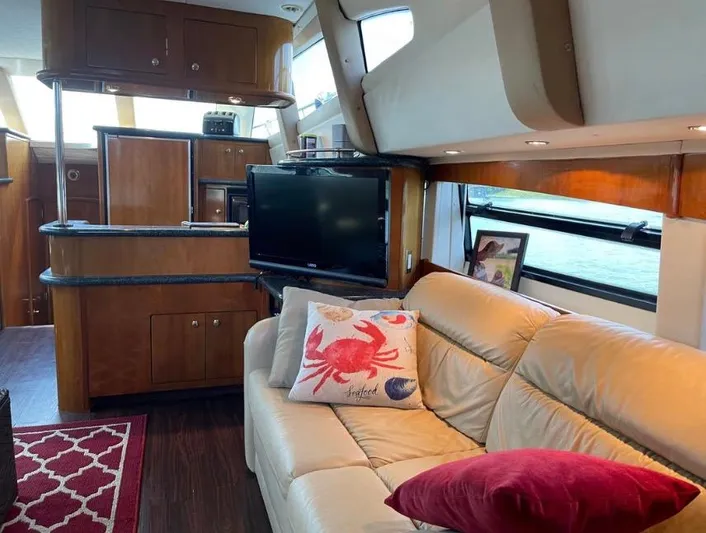  Yacht Photos Pics Interior of 2000 Carver 506 Motor Yacht with cozy seating and modern amenities.