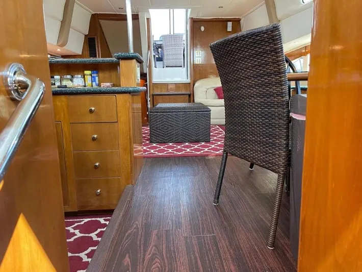  Yacht Photos Pics Interior of 2000 Carver 506 Motor Yacht with wooden flooring and modern furnishings.