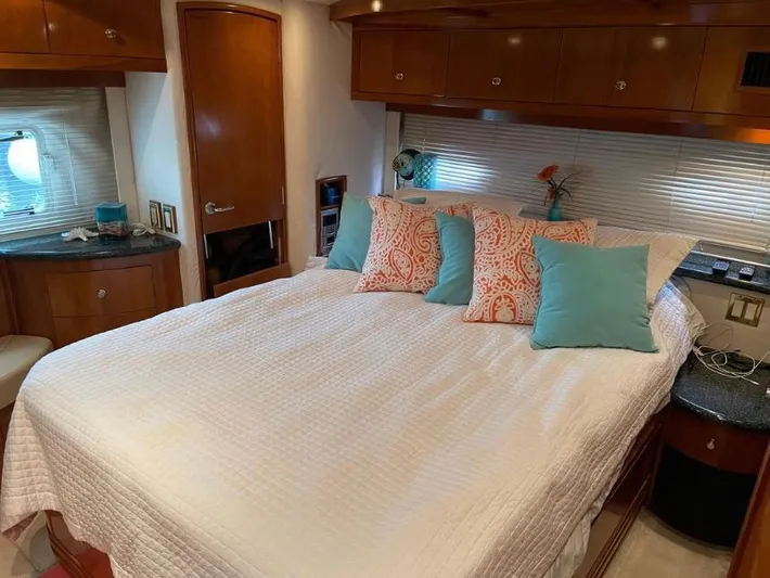  Yacht Photos Pics Luxurious bedroom in 2000 Carver 506 Motor Yacht with elegant decor and plush bedding.