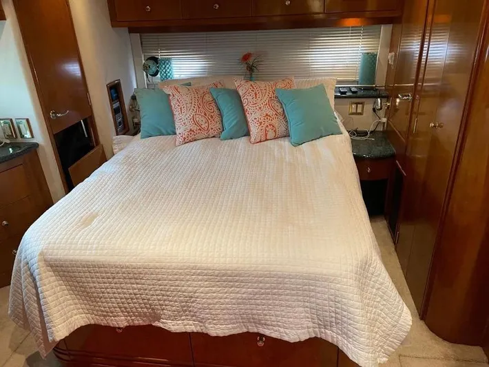  Yacht Photos Pics Cozy bedroom in 2000 Carver 506 Motor Yacht with elegant bedding and decorative pillows.