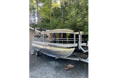 Sylvan Mirage 820 Cruise