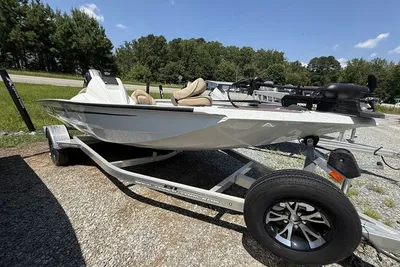 Xpress Boats H17C