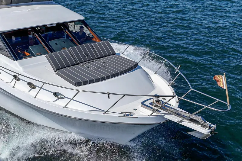 As Good As It Gets Yacht Photos Pics Ocean Alexander 640 Pilothouse 2002 cruising on water with sunbathing area.