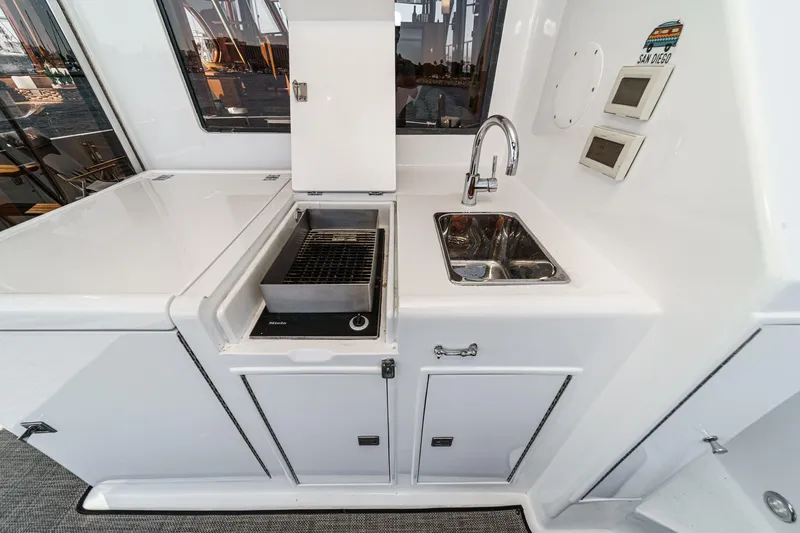As Good As It Gets Yacht Photos Pics Outdoor kitchen on 2002 Ocean Alexander 640 Pilothouse yacht with sink and grill.