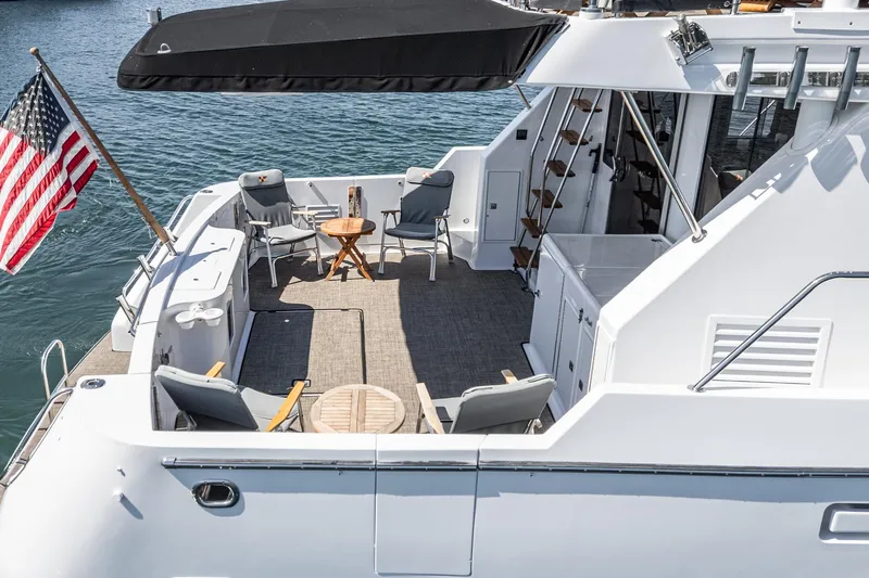 As Good As It Gets Yacht Photos Pics Ocean Alexander 640 Pilothouse 2002 yacht deck with seating and American flag.