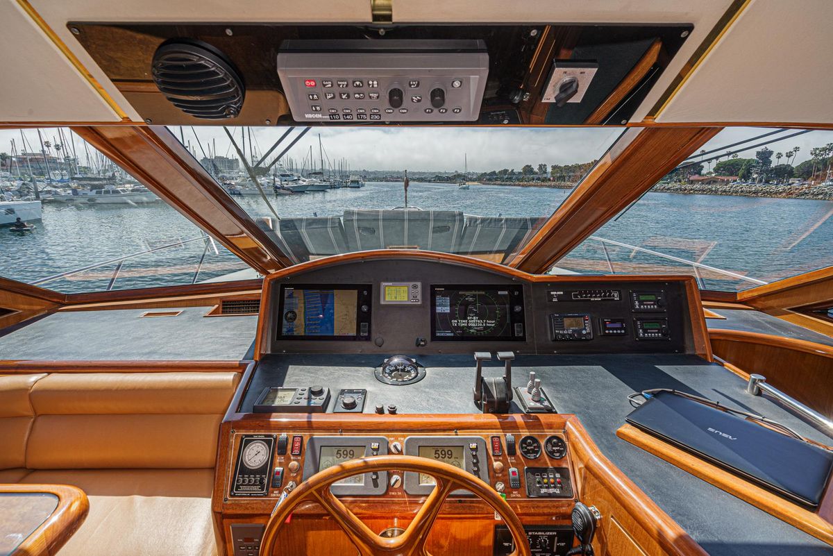 2002 Ocean Alexander 64 