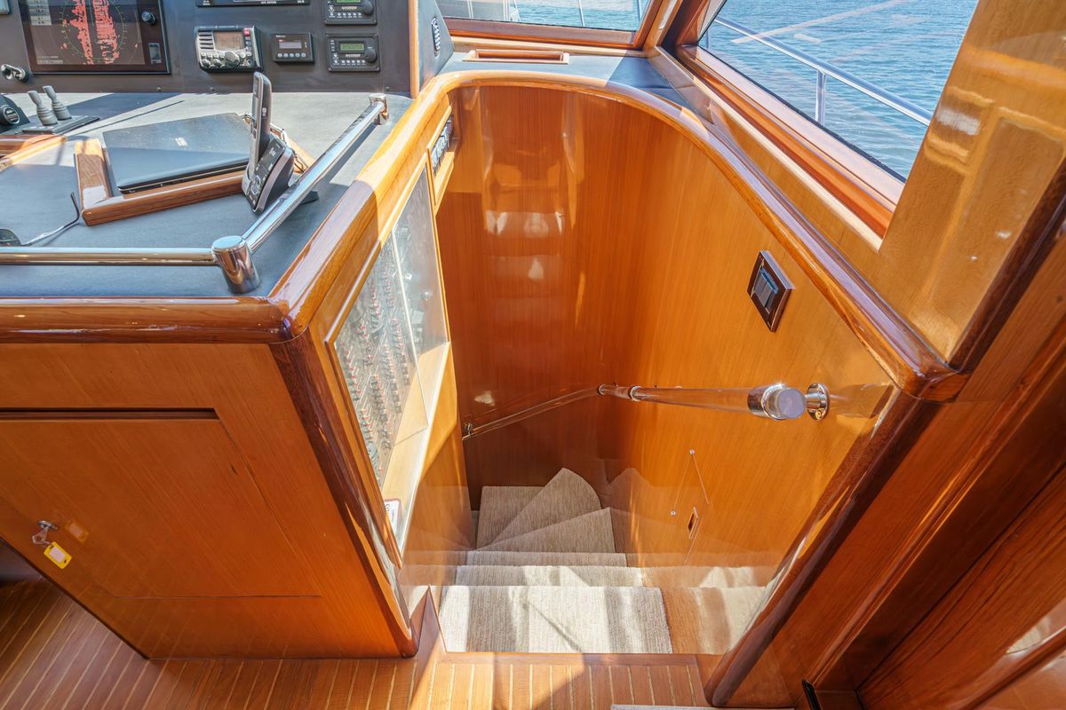 2002 Ocean Alexander 64 