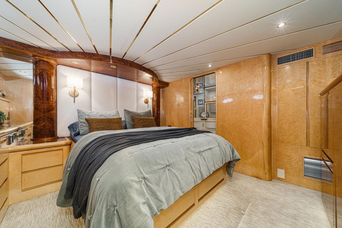 2002 Ocean Alexander 64 