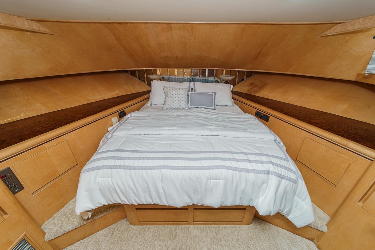 2002 Ocean Alexander 64 