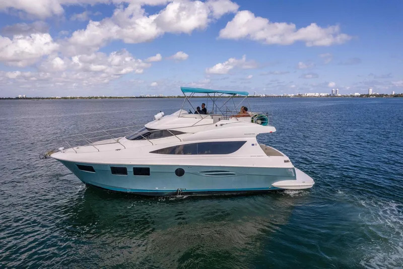  Yacht Photos Pics 2016 Silverton 43SB yacht cruising on open water under a clear blue sky.