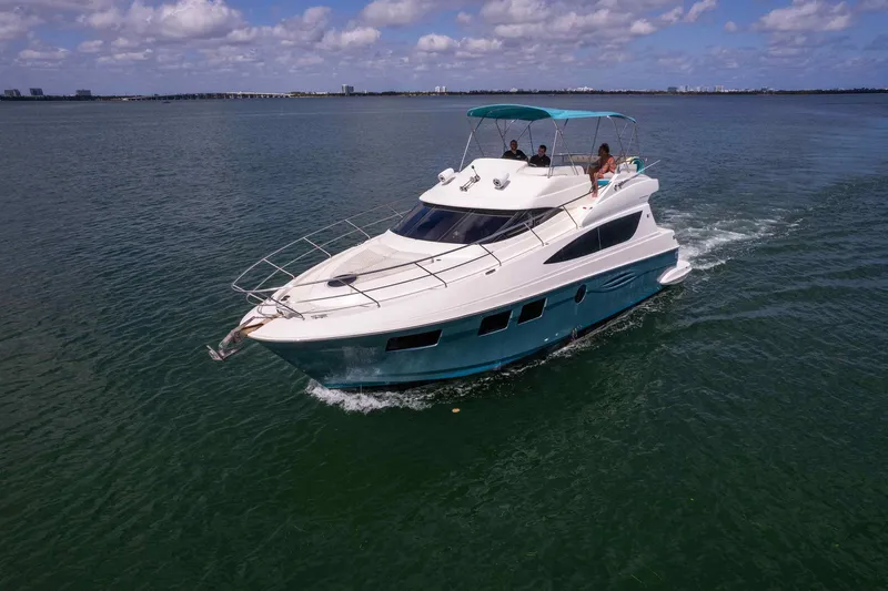  Yacht Photos Pics 2016 Silverton 43SB yacht cruising on open water under a clear sky.