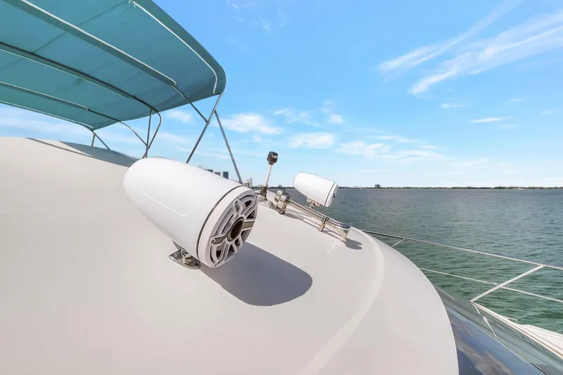  Yacht Photos Pics 2016 Silverton 43SB yacht with speakers on deck, under clear blue sky.