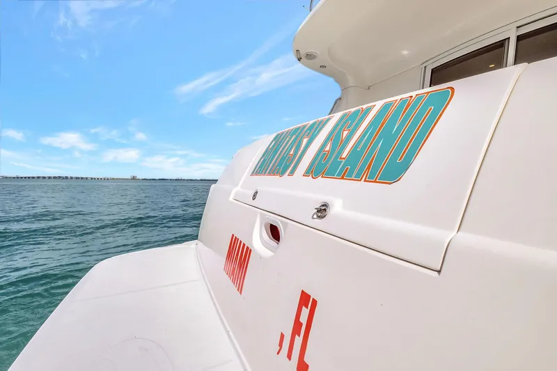  Yacht Photos Pics 2016 Silverton 43SB yacht on water, featuring vibrant lettering and clear skies.