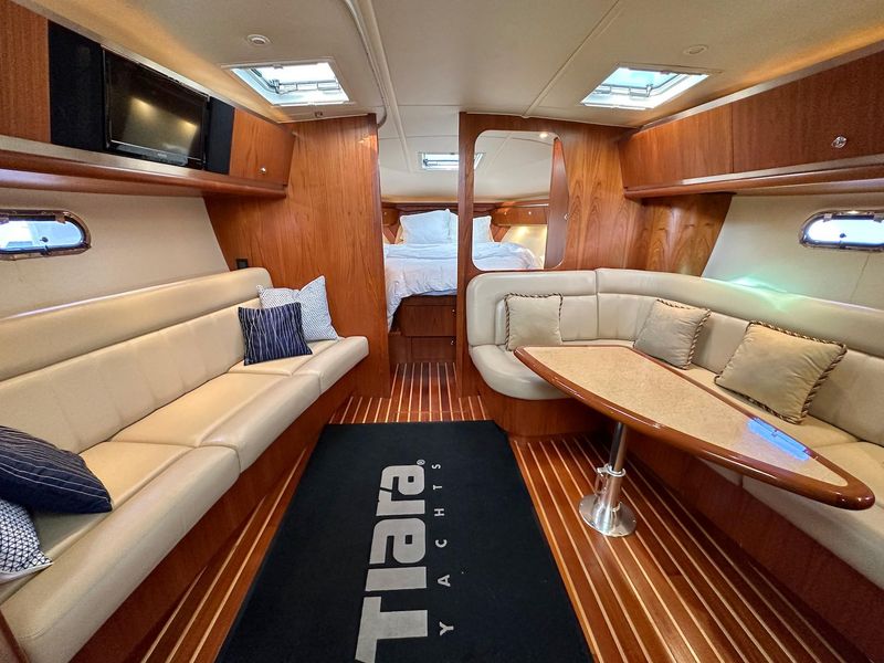 2004 Tiara Yachts Sovran