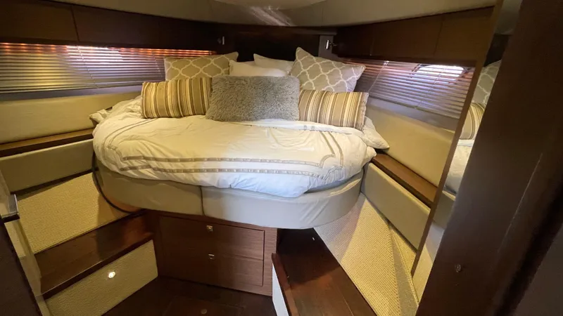  Yacht Photos Pics 2015 SEA RAY 410 SUNDANCER - Image 33