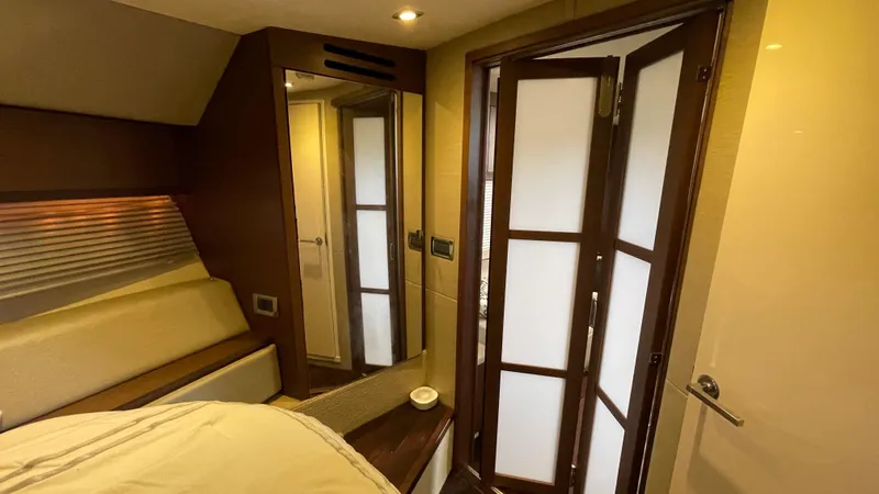  Yacht Photos Pics 2015 SEA RAY 410 SUNDANCER - Image 31