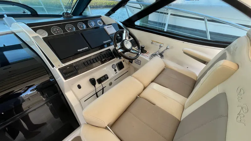  Yacht Photos Pics 2015 SEA RAY 410 SUNDANCER - Image 47