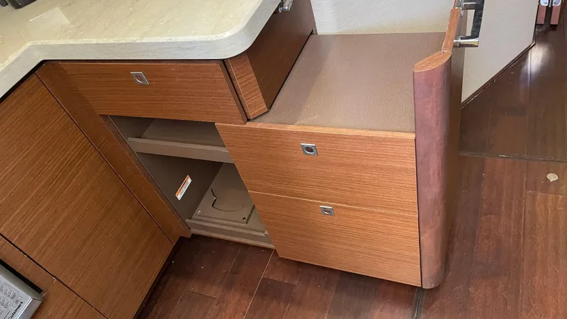  Yacht Photos Pics 2015 SEA RAY 410 SUNDANCER - Image 18