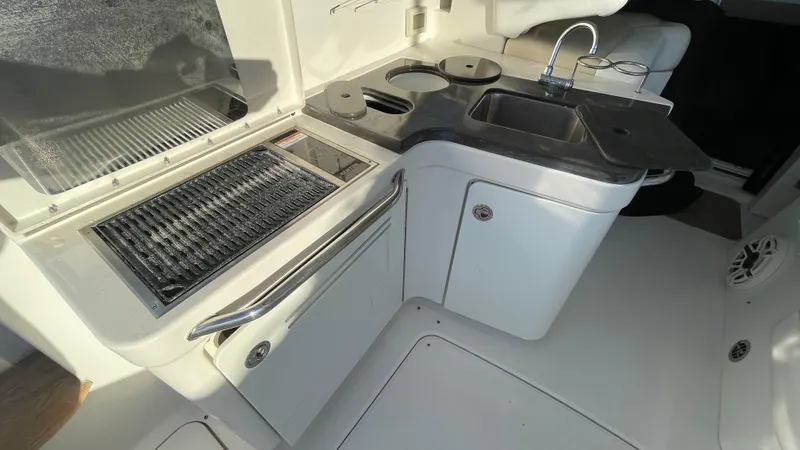  Yacht Photos Pics 2015 SEA RAY 410 SUNDANCER - Image 48