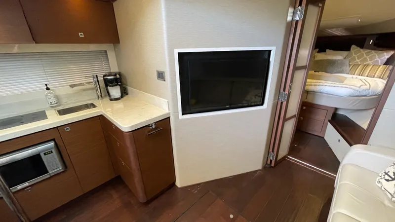  Yacht Photos Pics 2015 SEA RAY 410 SUNDANCER - Image 27